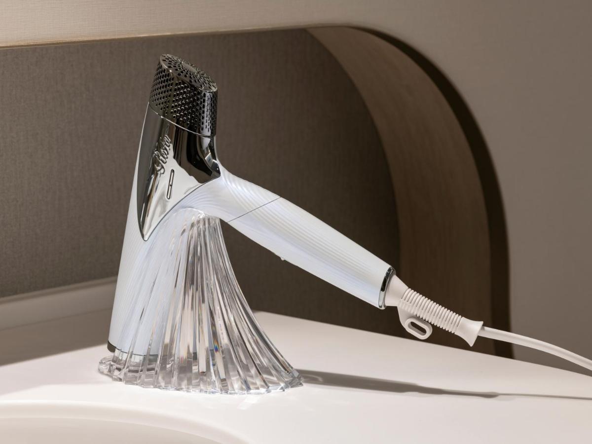 Mitsui Garden Hotel Yokohama Minatomirai Premier Exteriér fotografie A hair dryer