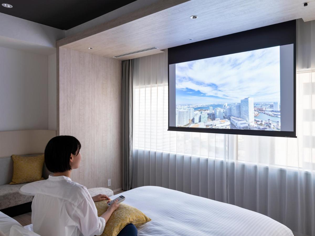 Mitsui Garden Hotel Yokohama Minatomirai Premier Exteriér fotografie A motorized projection screen