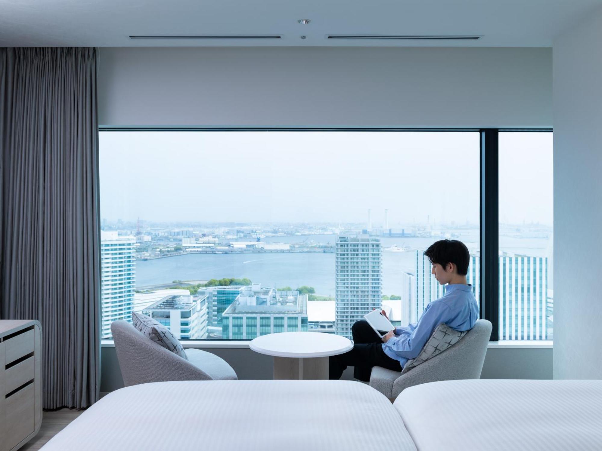 Mitsui Garden Hotel Yokohama Minatomirai Premier Exteriér fotografie A guest room at the hotel