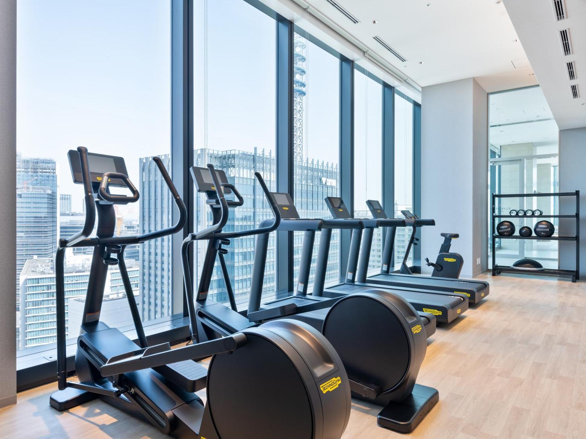 Mitsui Garden Hotel Yokohama Minatomirai Premier Exteriér fotografie The gym at the 108