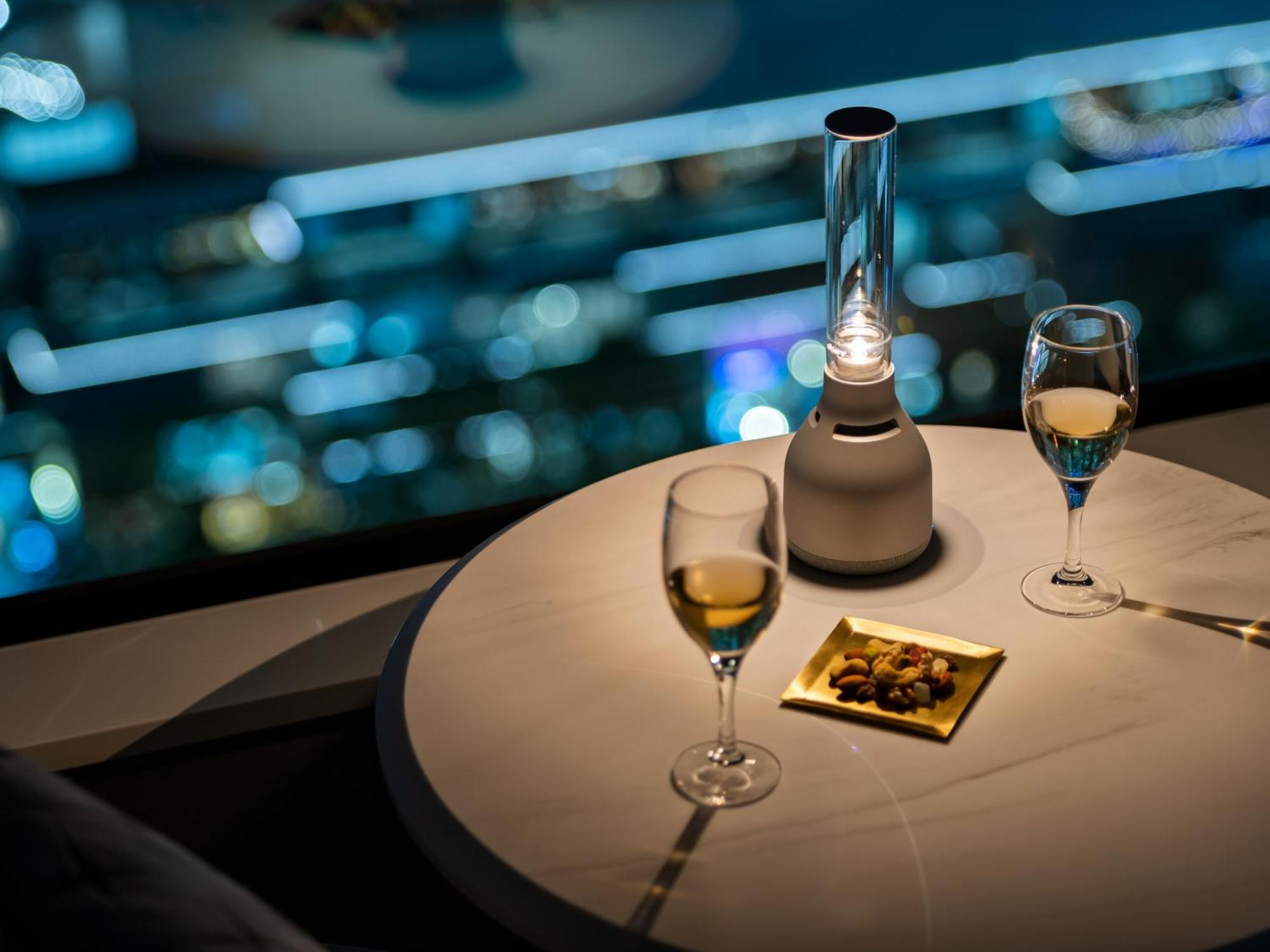 Mitsui Garden Hotel Yokohama Minatomirai Premier Exteriér fotografie The bar at the 101 Sky Lounge