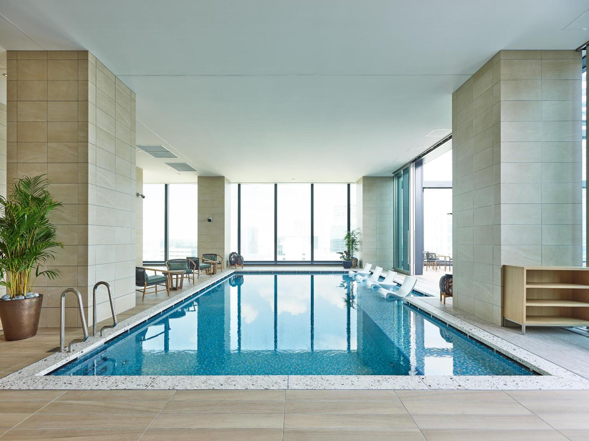 Mitsui Garden Hotel Yokohama Minatomirai Premier Exteriér fotografie The pool at The Ritz-Carlton, Tokyo
